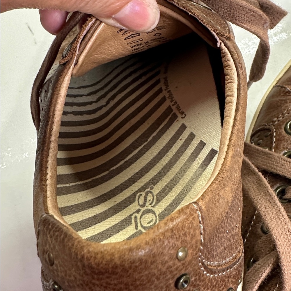 Taos Footwear Freedom Distressed Brown Leather Sneakers, Studded Accents, 8.5 - Picture 15 of 15